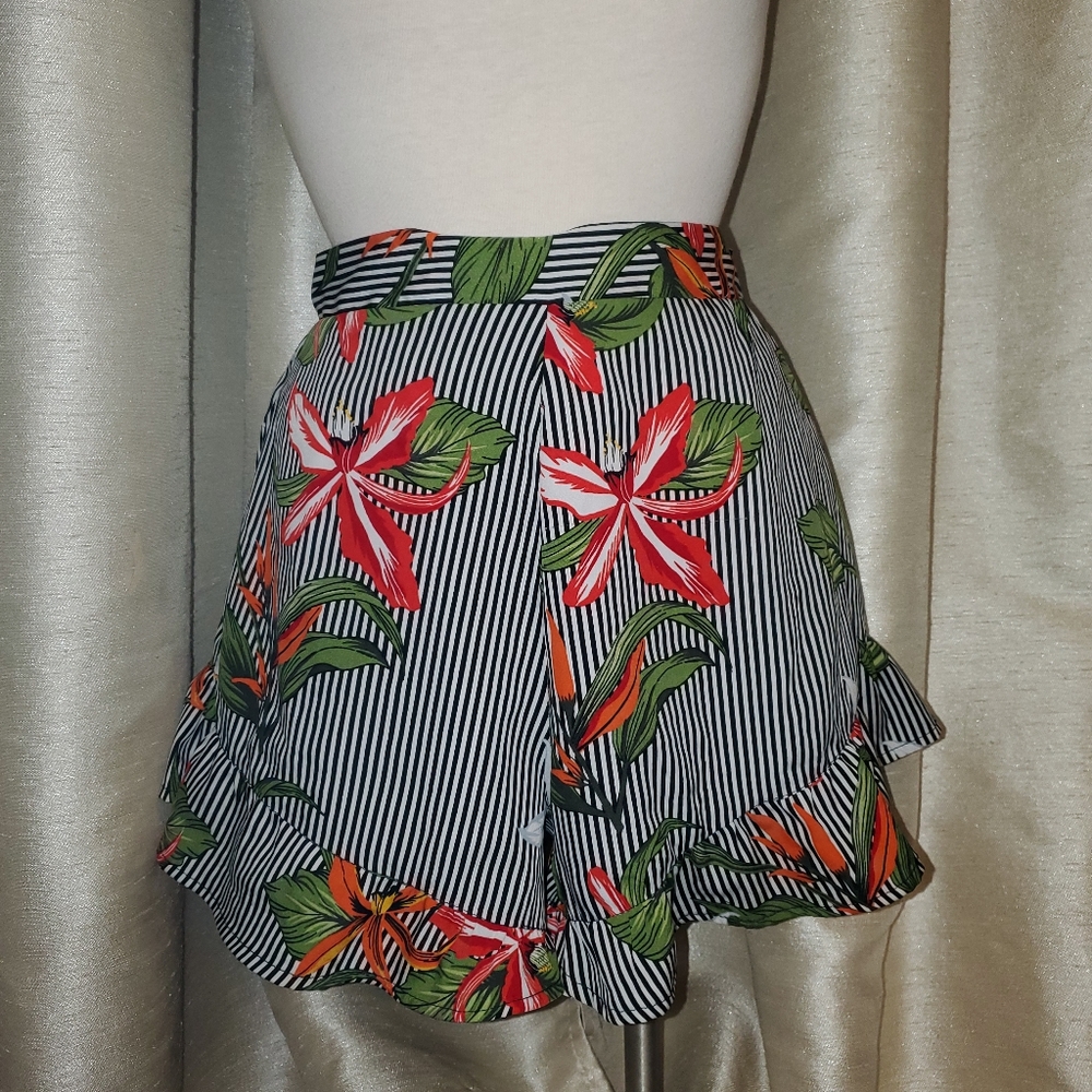 Ruffle shorts